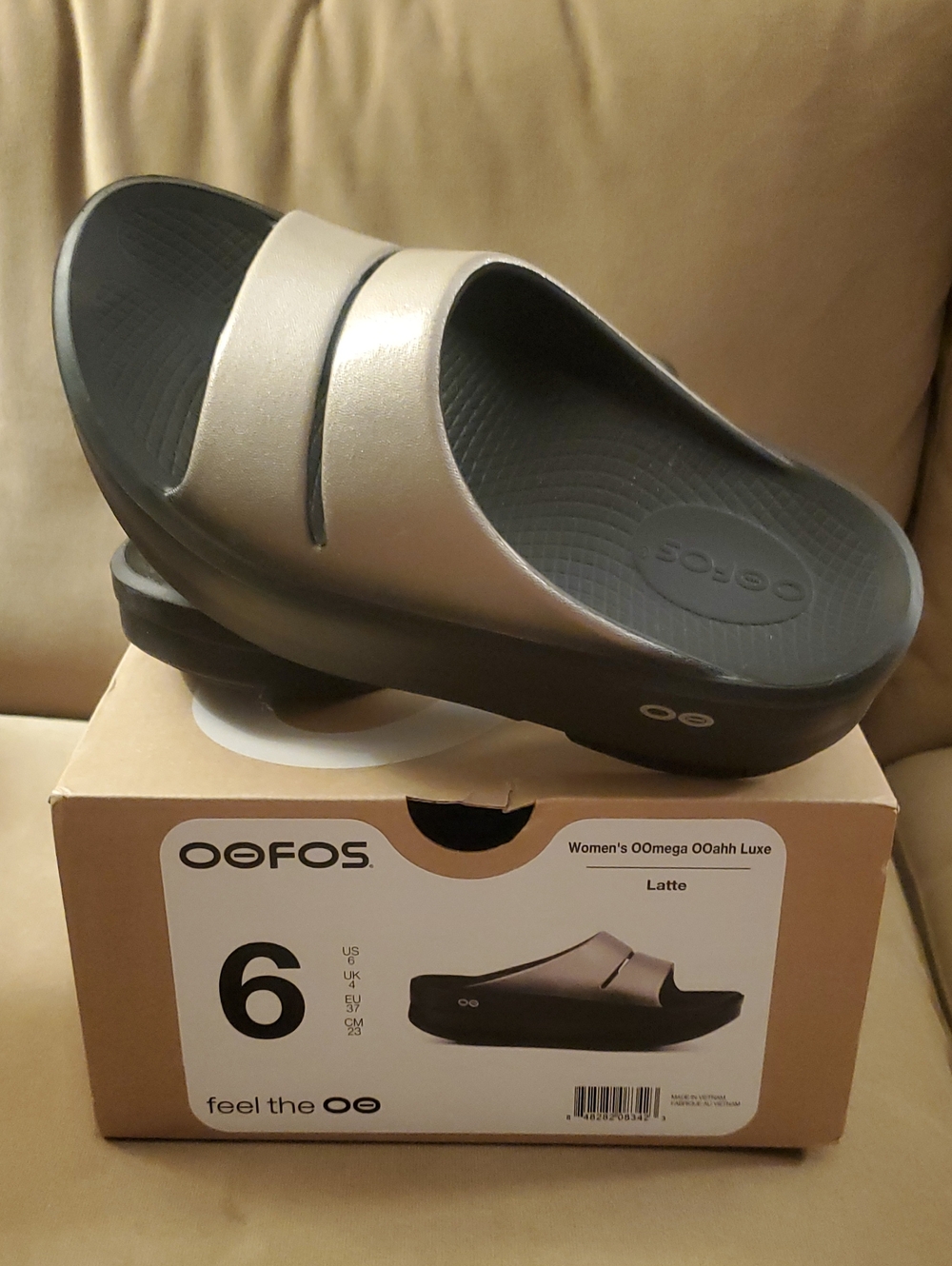 OOFOS OOmega Luxe Women's Slide Sandal - Latte